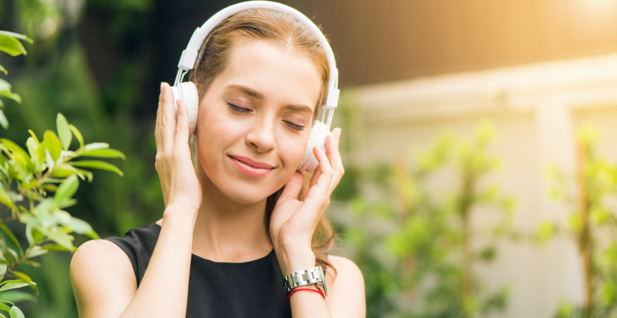 A Beautiful Sming Woman get relaxed while listening music.